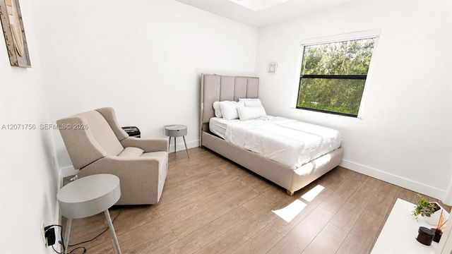 8876 W 35th Way, Hialeah, FL 33018