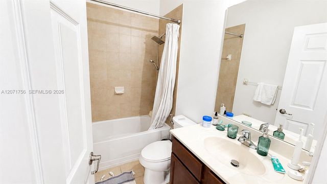 8876 W 35th Way, Hialeah, FL 33018