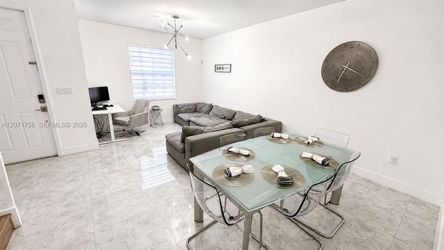 8876 W 35th Way, Hialeah, FL 33018