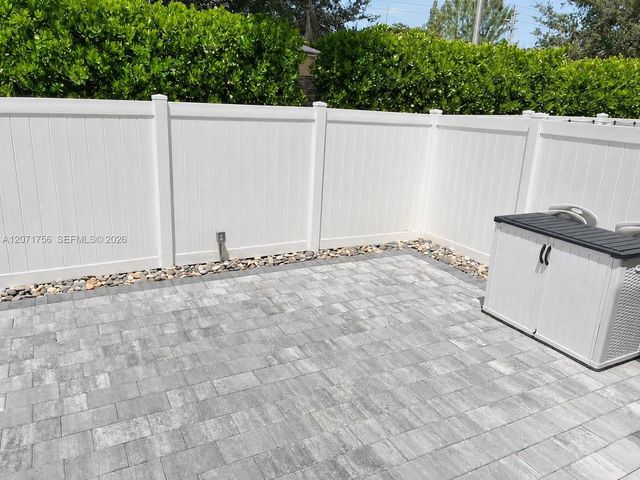 8876 W 35th Way, Hialeah, FL 33018