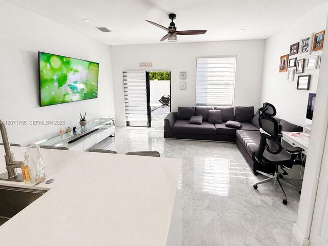 8876 W 35th Way, Hialeah, FL 33018