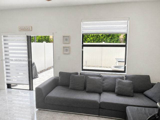 8876 W 35th Way, Hialeah, FL 33018