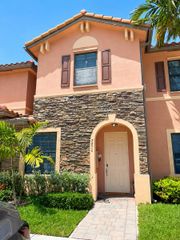 8876 W 35th Way, Hialeah, FL 33018