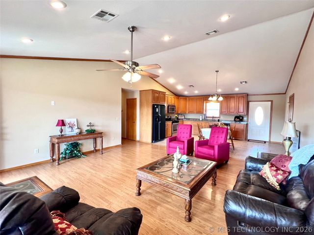 354 Rock Creek Drive, Canadian, OK 74432