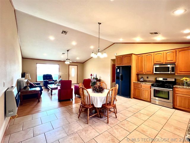 354 Rock Creek Drive, Canadian, OK 74432