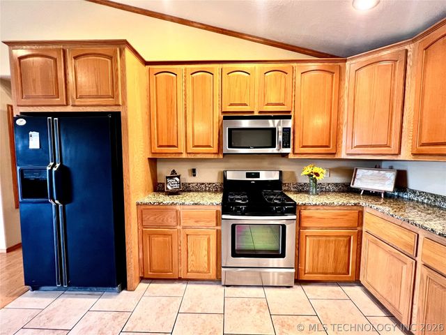 354 Rock Creek Drive, Canadian, OK 74432