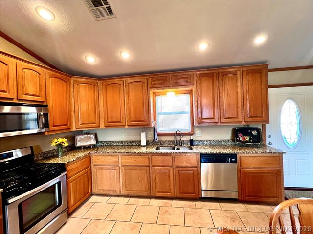 354 Rock Creek Drive, Canadian, OK 74432