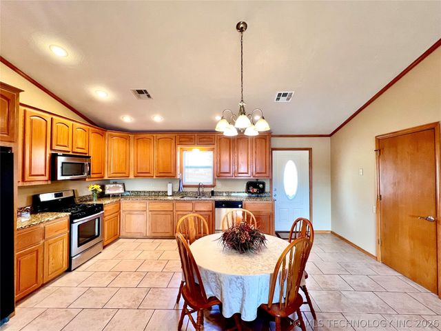 354 Rock Creek Drive, Canadian, OK 74432