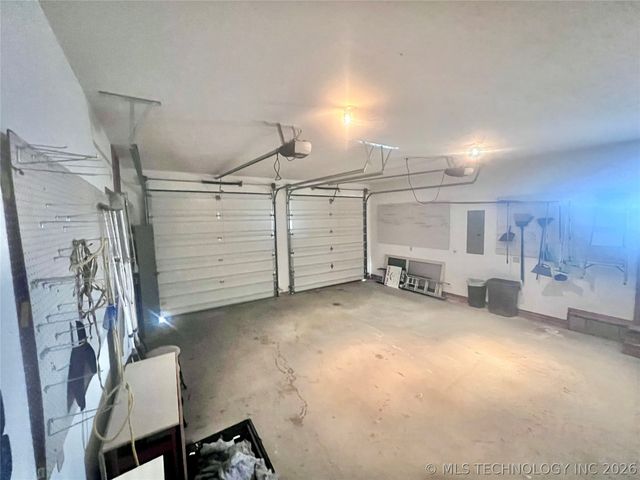 354 Rock Creek Drive, Canadian, OK 74432