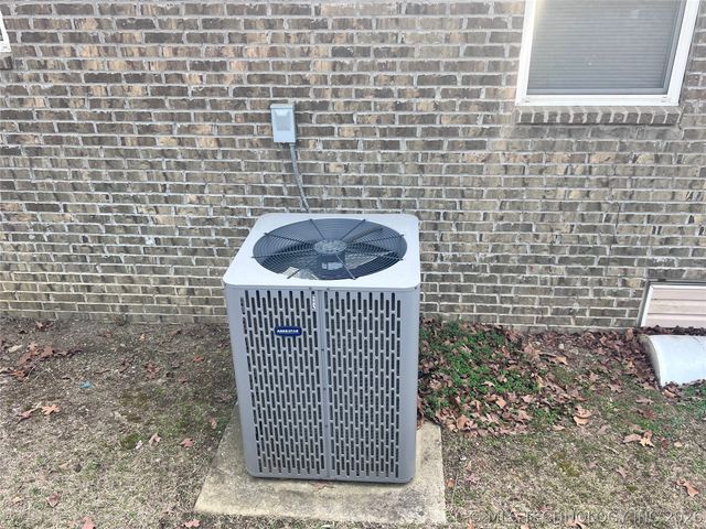 354 Rock Creek Drive, Canadian, OK 74432