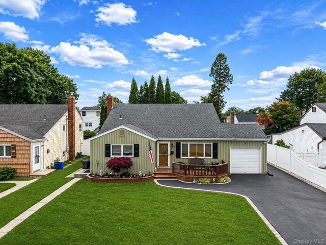 92 W 19th Street, Deer Park, NY 11729