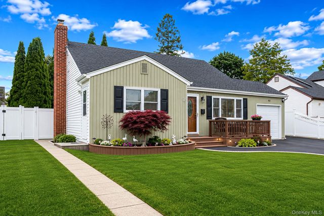 92 W 19th Street, Deer Park, NY 11729