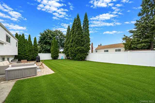92 W 19th Street, Deer Park, NY 11729