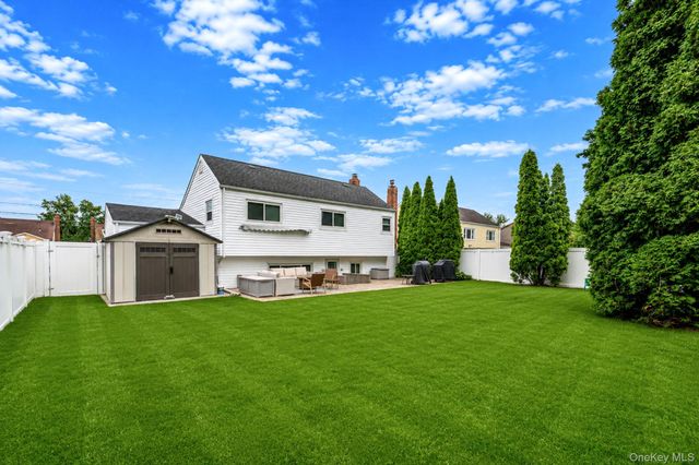 92 W 19th Street, Deer Park, NY 11729