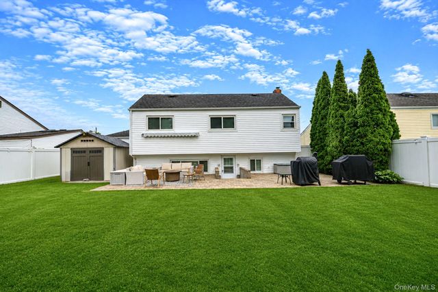 92 W 19th Street, Deer Park, NY 11729