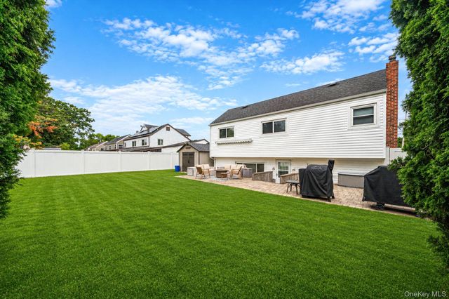 92 W 19th Street, Deer Park, NY 11729