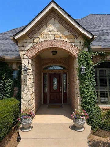 3706 NE Eastlake Dr, Lawton, OK 73507