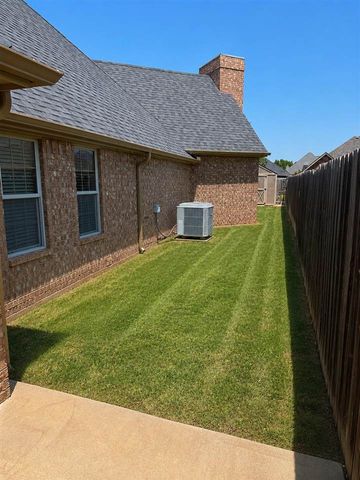 3706 NE Eastlake Dr, Lawton, OK 73507