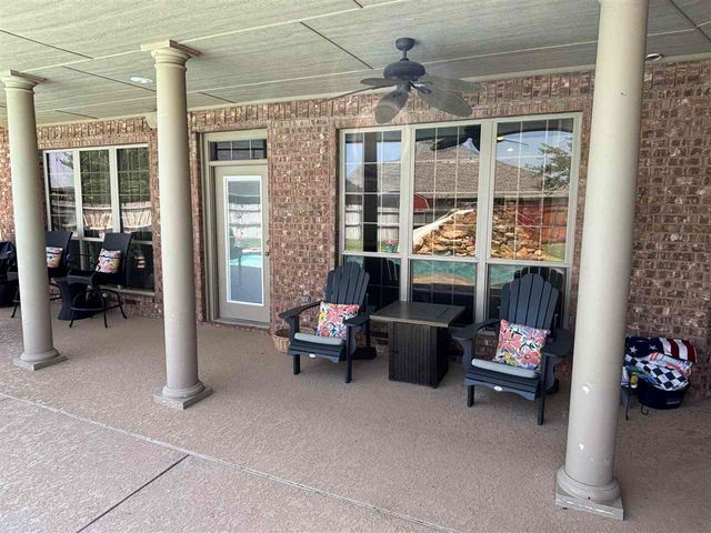 3706 NE Eastlake Dr, Lawton, OK 73507