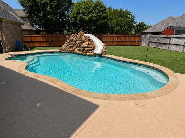 3706 NE Eastlake Dr, Lawton, OK 73507