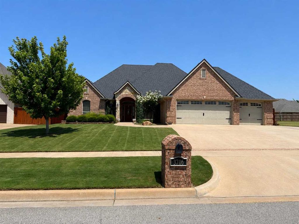 3706 NE Eastlake Dr, Lawton, OK 73507