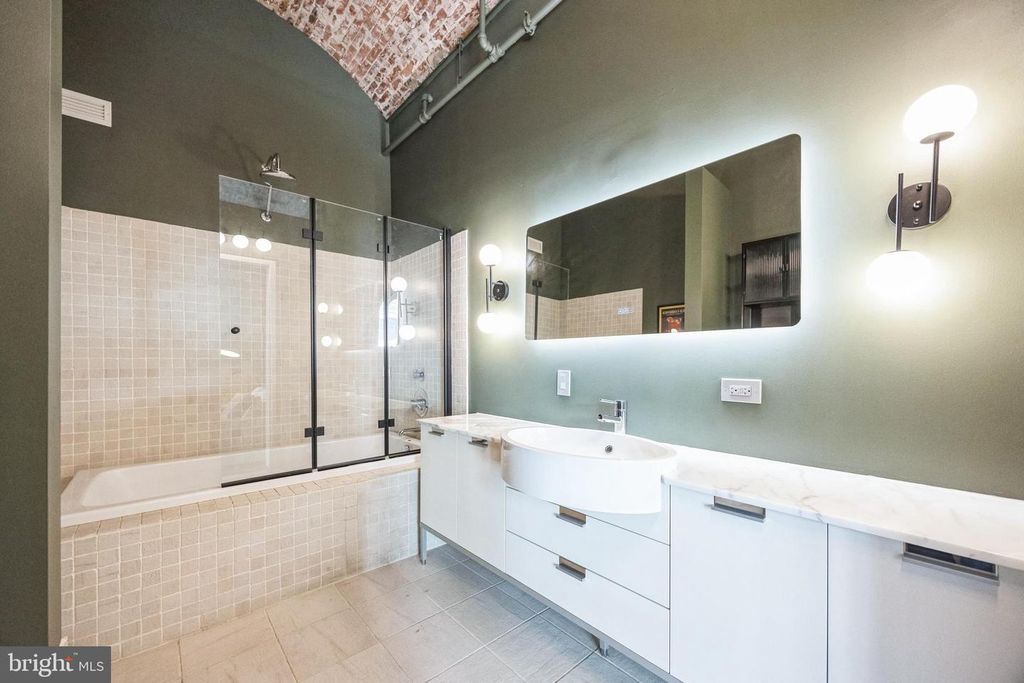 105 S 12TH ST #402, Philadelphia, PA 19107