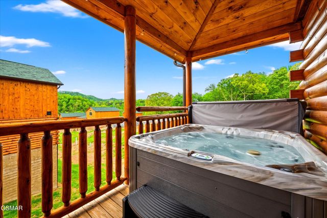 417 Southern Sun Way, Pigeon Forge, TN 37863