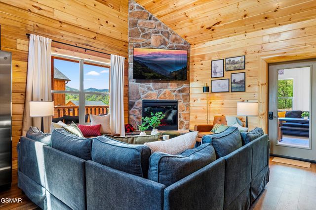 417 Southern Sun Way, Pigeon Forge, TN 37863