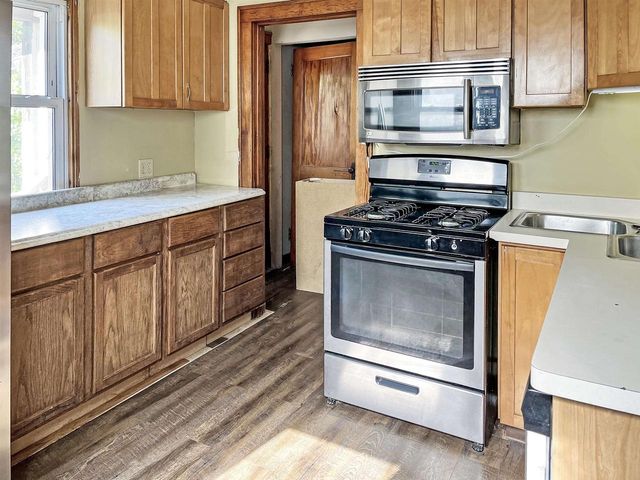 806 E Main Street, Reedsburg, WI 53959