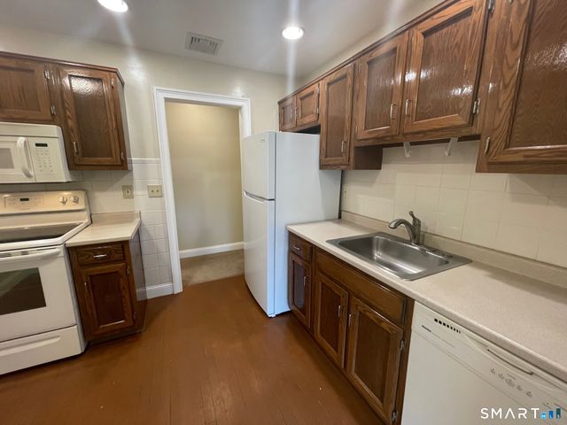 166 Old Brookfield Road 7A5, Danbury, CT 06811