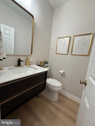 45525 GRAND CENTRAL SQ, Sterling, VA 20166
