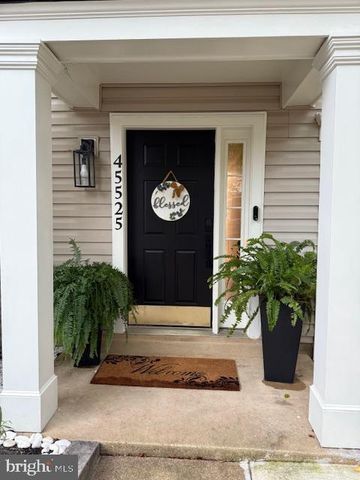 45525 GRAND CENTRAL SQ, Sterling, VA 20166