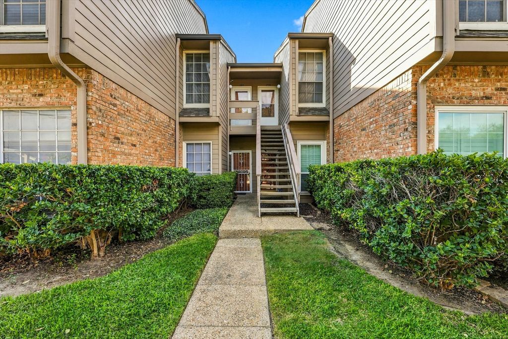 9801 Royal Lane 202, Dallas, TX 75231