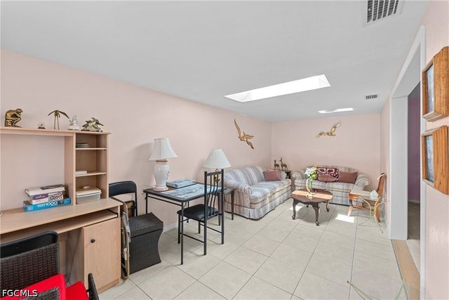 9712 Maplecrest CIR, Lehigh Acres, FL 33936