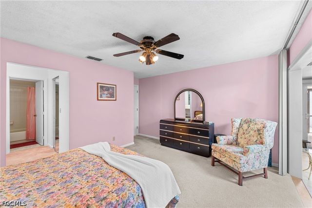 9712 Maplecrest CIR, Lehigh Acres, FL 33936
