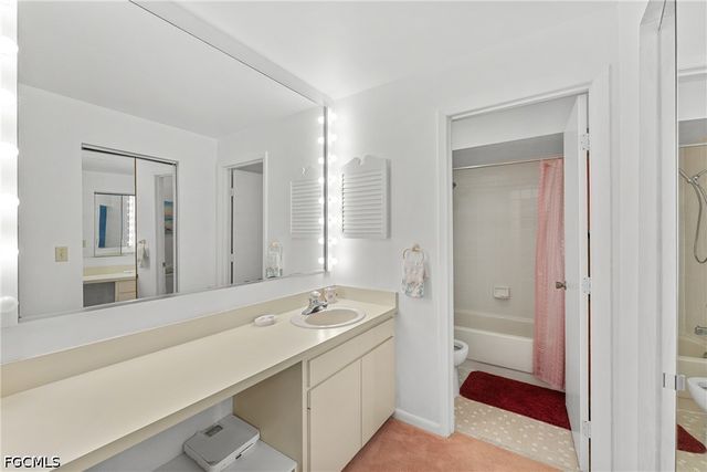 9712 Maplecrest CIR, Lehigh Acres, FL 33936