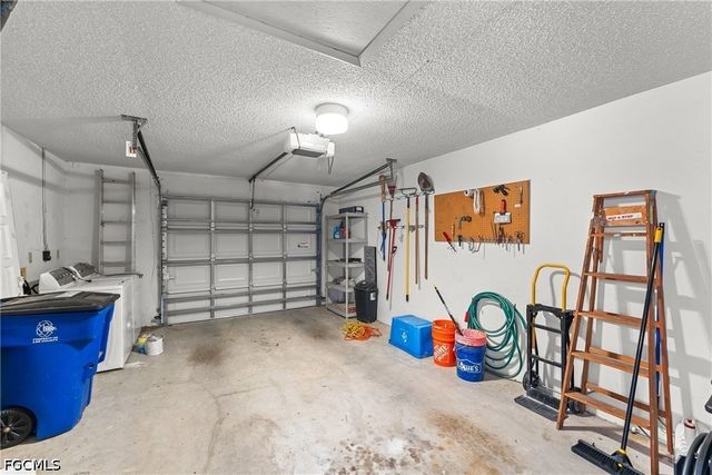 9712 Maplecrest CIR, Lehigh Acres, FL 33936