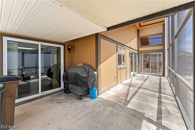 9712 Maplecrest CIR, Lehigh Acres, FL 33936