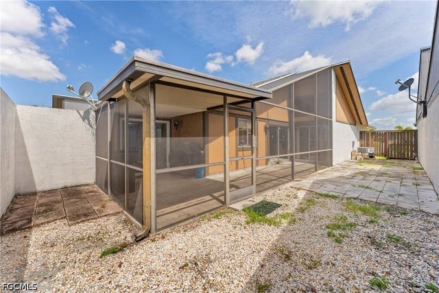 9712 Maplecrest CIR, Lehigh Acres, FL 33936