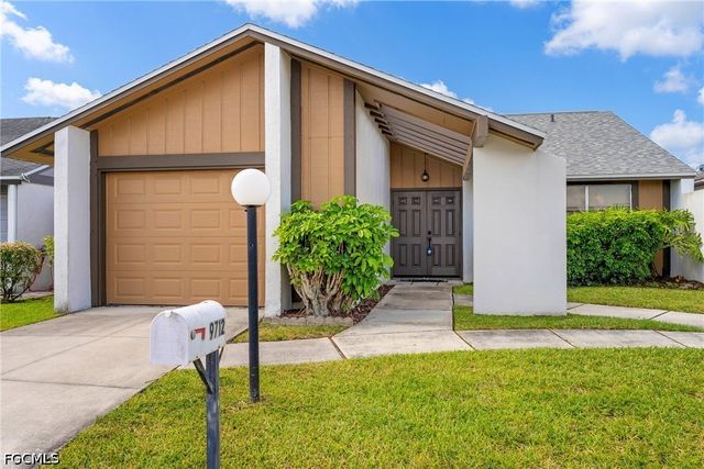 9712 Maplecrest CIR, Lehigh Acres, FL 33936