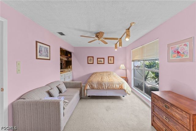 9712 Maplecrest CIR, Lehigh Acres, FL 33936