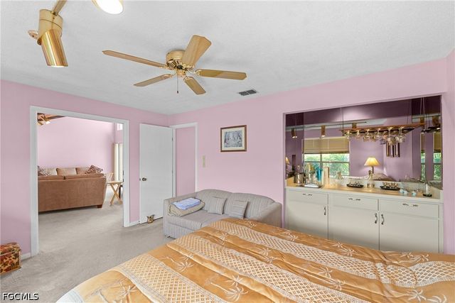 9712 Maplecrest CIR, Lehigh Acres, FL 33936