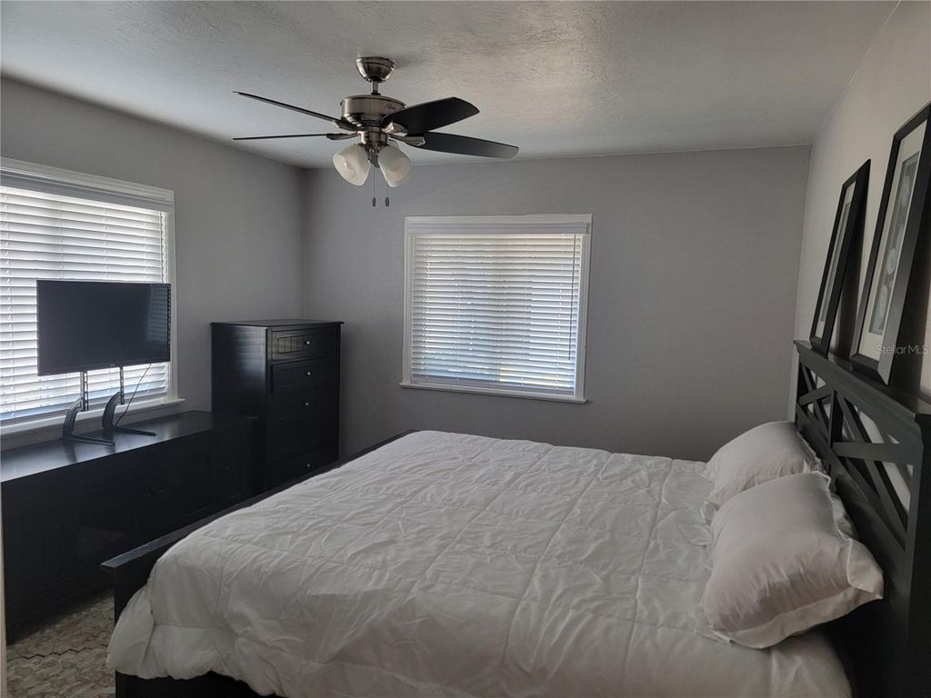 Image 11 of property listing at 516 1ST AVENUE E, Bradenton, FL 34208