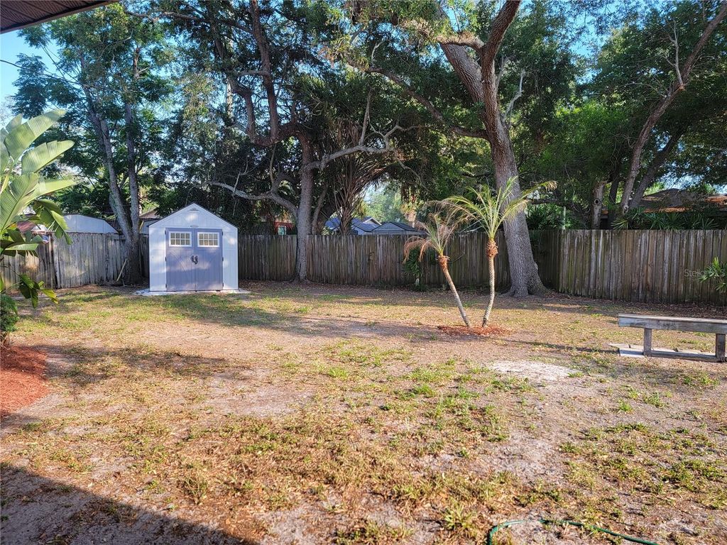 Image 13 of property listing at 516 1ST AVENUE E, Bradenton, FL 34208