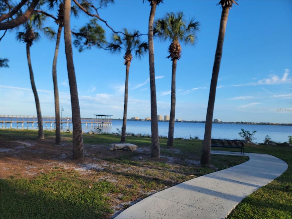 Image 15 of property listing at 516 1ST AVENUE E, Bradenton, FL 34208