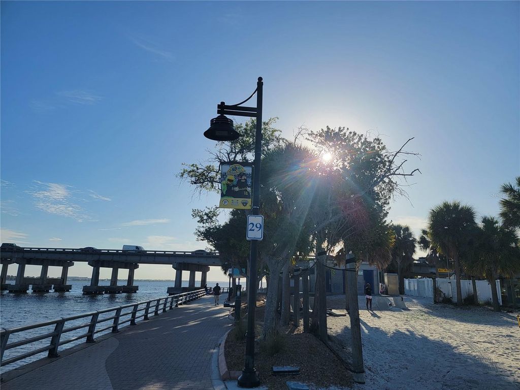 Image 29 of property listing at 516 1ST AVENUE E, Bradenton, FL 34208