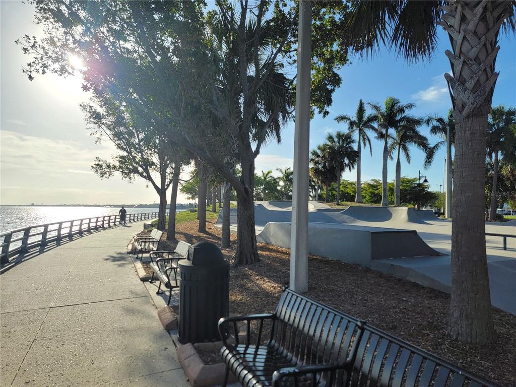 Image 31 of property listing at 516 1ST AVENUE E, Bradenton, FL 34208
