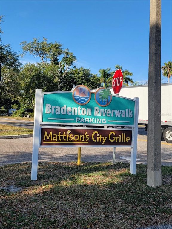 Image 32 of property listing at 516 1ST AVENUE E, Bradenton, FL 34208