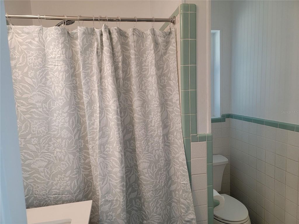 Image 34 of property listing at 516 1ST AVENUE E, Bradenton, FL 34208