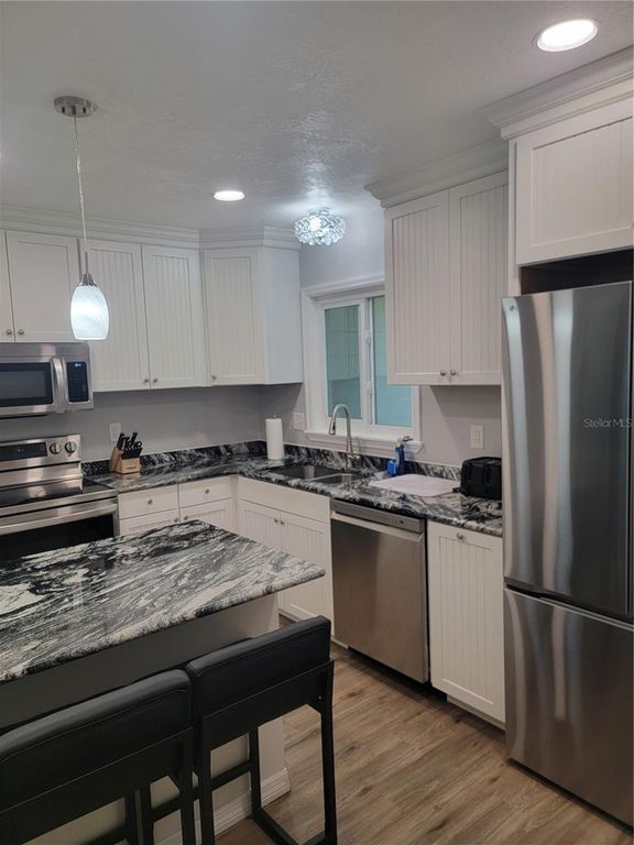 Image 36 of property listing at 516 1ST AVENUE E, Bradenton, FL 34208